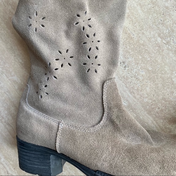 CLOSET CLOSING Martino Suede Floral Cut Out High Quality Boots - Picture 6 of 13